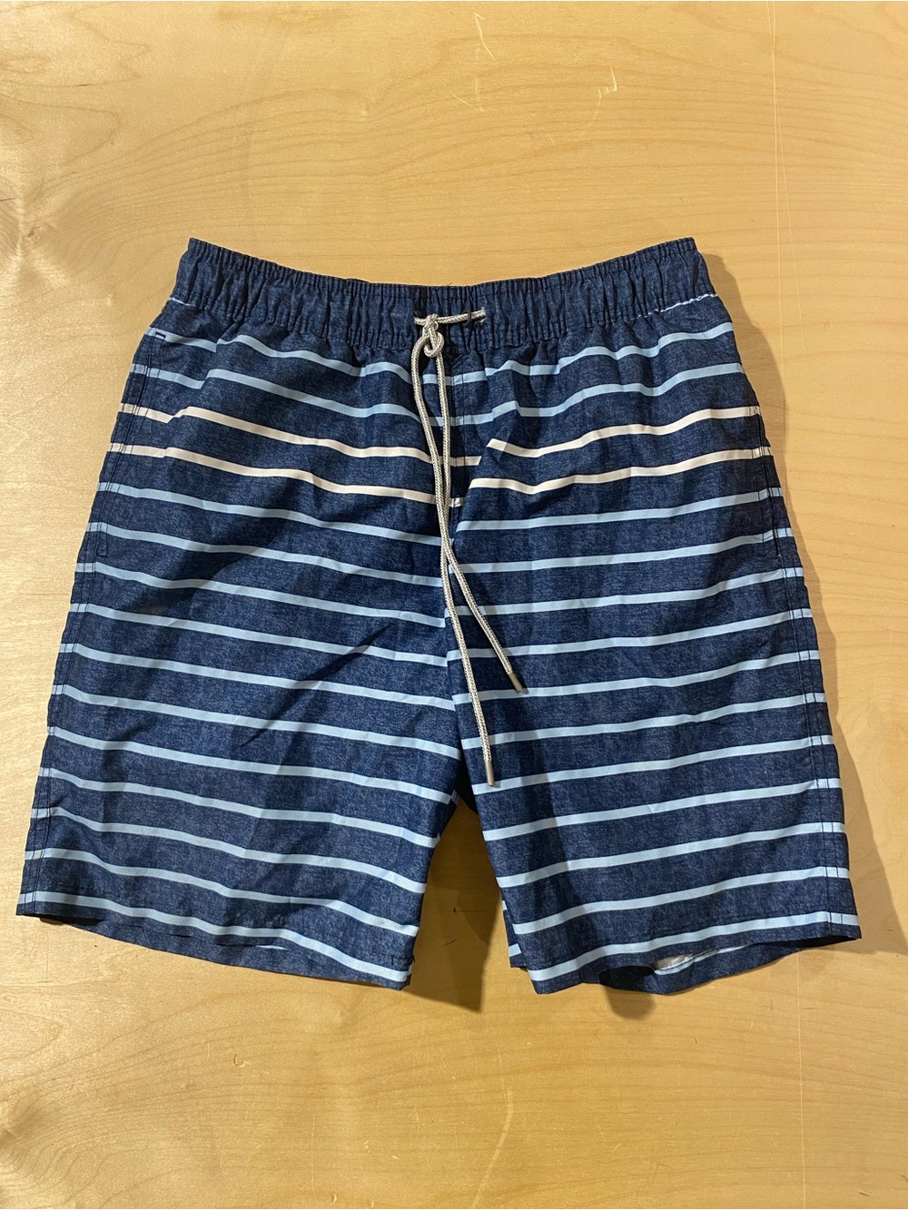 Kirkland Signature Navy and Light Blue Striped Swim Trunks Medium (BD)